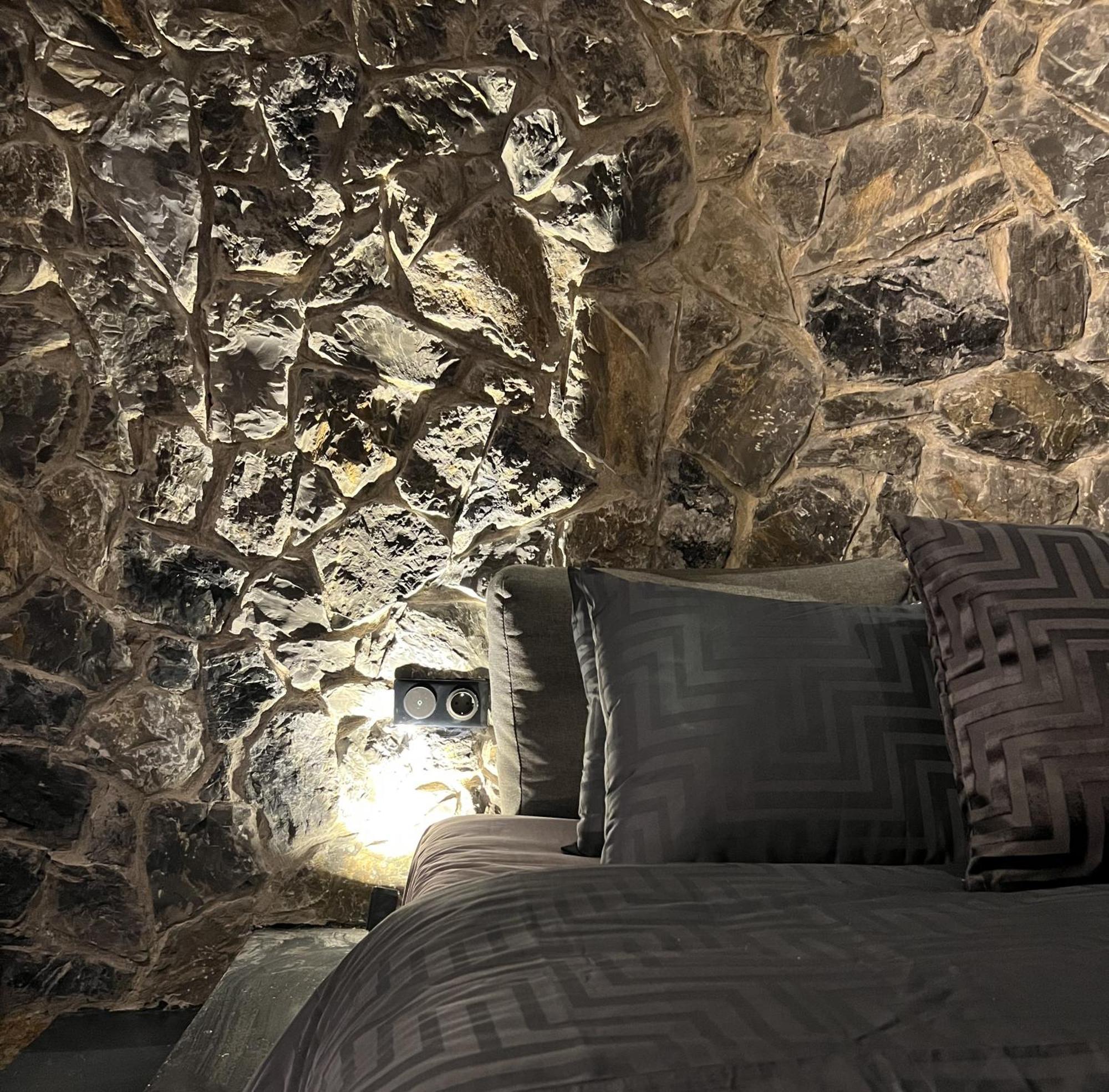 Doormat#13 Black Mirror Salonic Exterior foto
