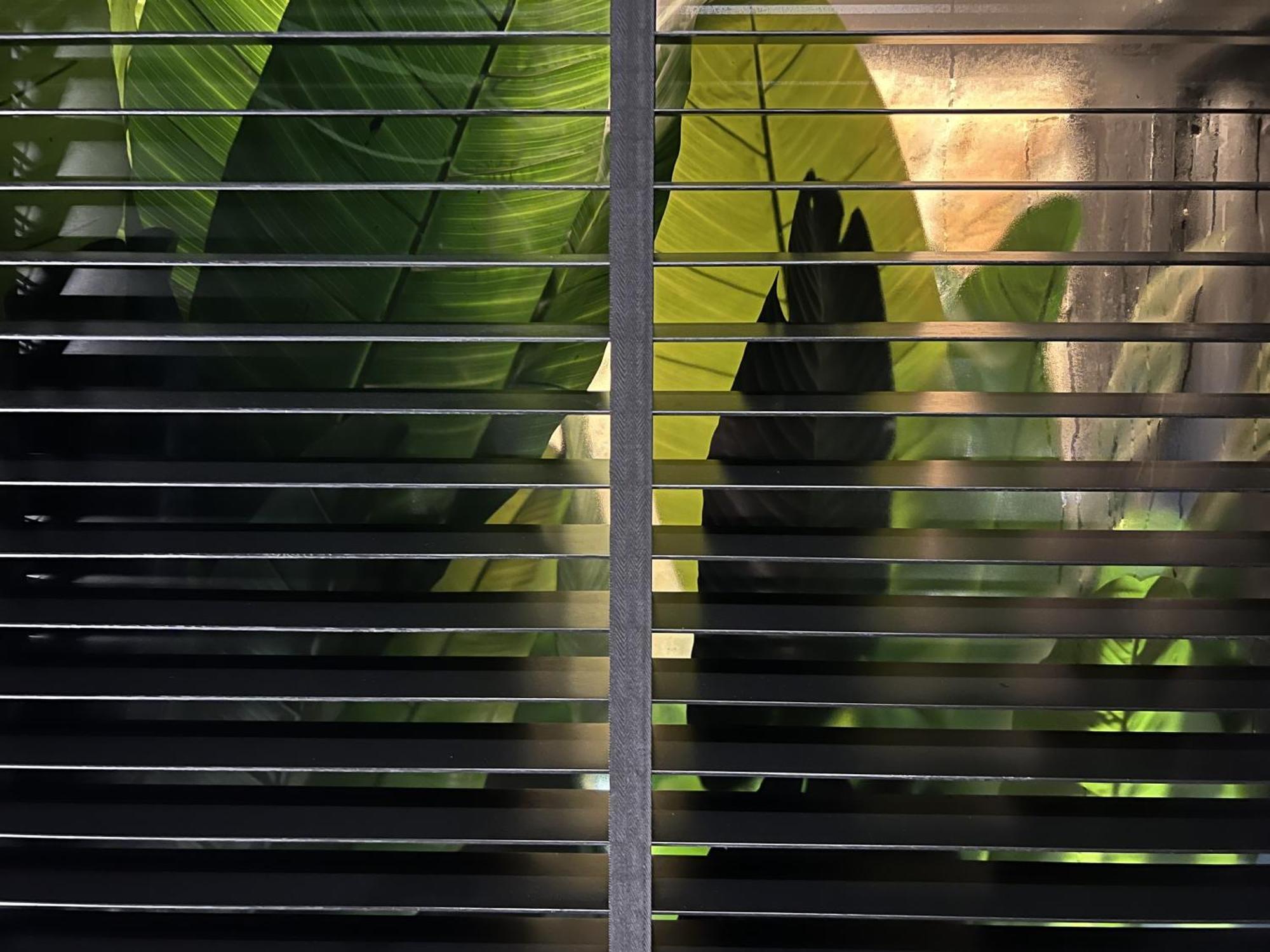 Doormat#13 Black Mirror Salonic Exterior foto